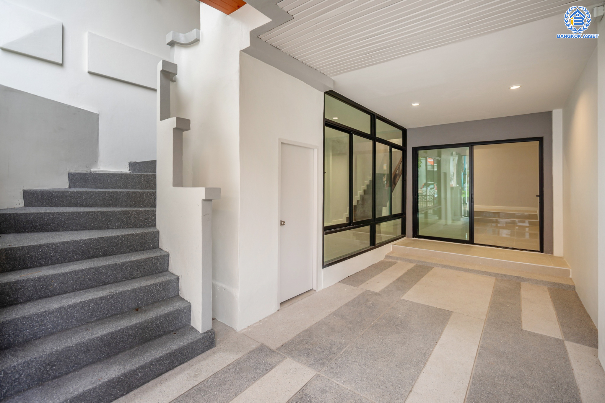 บ้านมือสองตกแต่งใหม่ ม.เน็พปาร์ควิลล่า เกษตร-นวมินทร์ ทาวน์โฮม 3 ชั้นหลังใหญ่ เนื้อที่ 30 ตร.ว. ฟังก์ชัน 3 ห้องนอน 4 ห้องน้ำ (ห้องนอนทุกห้องมีห้องน้ำในตัว) 1 ที่จอดรถ Living Roomก กว้างขวาง บนทำเลใจกลางเมือง! เชื่อมต่อทั้ง ถ.ประเสริฐมนูญกิจ, ถ.ลาดพร้าว, ถ.รามอินทรา ใกล้ The Walk เกษตรนวมินทร์, ทางด่วนรามอินทรา และรถไฟฟ้าสายสีน้ำตาล "สถานีโรงเรียนสตรีวิทยา2"...